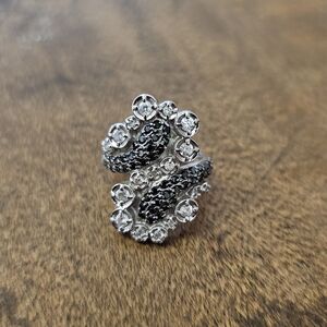 Elegant Silver and Black Crystal Ring